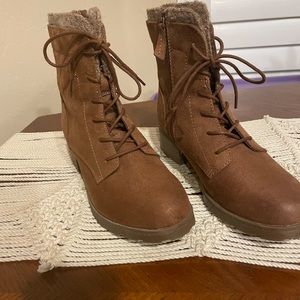 Universal Thread Boots
